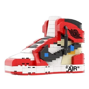 Juego de construcción de zapatillas interactivas artesanales | OW Chicago | Sneakerheads Gifts - Imagen 1 de 9