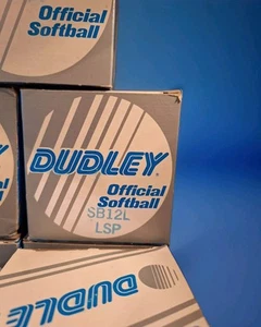Dudley Softball Ufficiali 6 Conteggi Nuovo con Scatola SB12LLSP Giochi Sportivi Attività All'aperto... - Foto 1 di 7