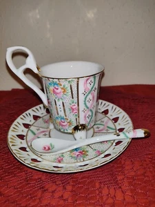 Vintage Keramik Untertasse mit Ausschnitt und Tasse und passendem Löffel. Made in China. - Bild 1 von 17