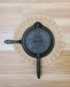 GRISWOLD Gusseisen #8 Waffeleisen mit Sockel Patent 151 N, 154 A RESTAURIERT - Bild 1 von 5