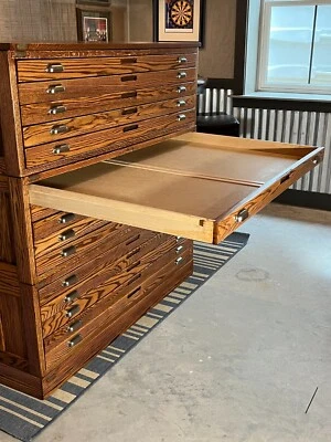 Gabinete de colección Hamilton Oak Architect Blueprint - Penn State Foto 1 de 4