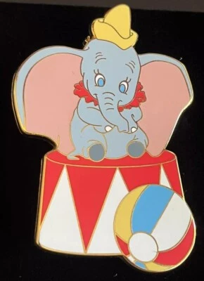 Prendedor JUMBO Disney Shopping Dumbo Circus Beach Ball LE 300 RARO 2009 Foto 1 de 4