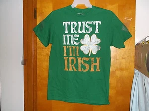 BRAND NEW FIFTH SUN  MEN'S  KELLY GREEN  TRUST ME..I'M IRISH  DESIGN    T' SHIRT - Picture 1 of 3