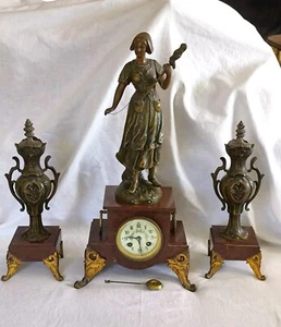 Schöne alte Kaminuhr 2 Beisteller Amphoren Figurenuhr CHAUVIN  Fileuse Spinnerin - Bild 1 von 24