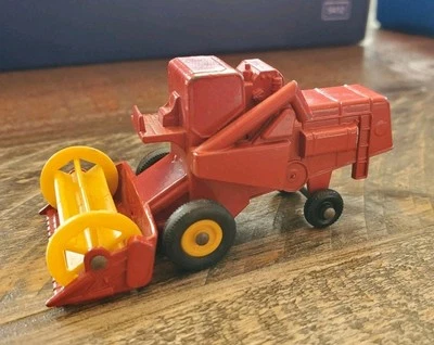 Matchbox Lesney No 65 Claas Combine Harvester VG Red - Image 1 of 4