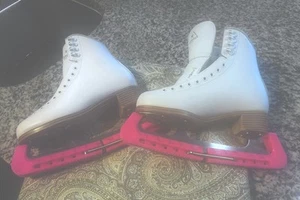 Jackson 200 Damen-Schlittschuhe Mark 1 Blade Größe 5, Schutz ohne Schnürsenkel. " Sehr guter Zustand+++ - Bild 1 von 6