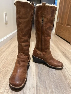 NEW 100% Authentic UGG Hartley Distressed Leather Tall Boots Chestnut Size 7 - Image 1 of 4