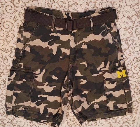 University of Michigan Camo Cargo Shorts Sz M Camouflage w/belt 38 Waist X 8" Cover