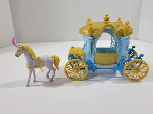 Disney Princesa Pequeño Reino Cenicienta’s Real Caballo y Carruaje Juego de Juguetes - Imagen 1 de 6