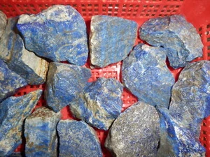 Lapis Lazuli Rough Stone 70 to 150 gram size pieces 250 gram Lot - Picture 1 of 12