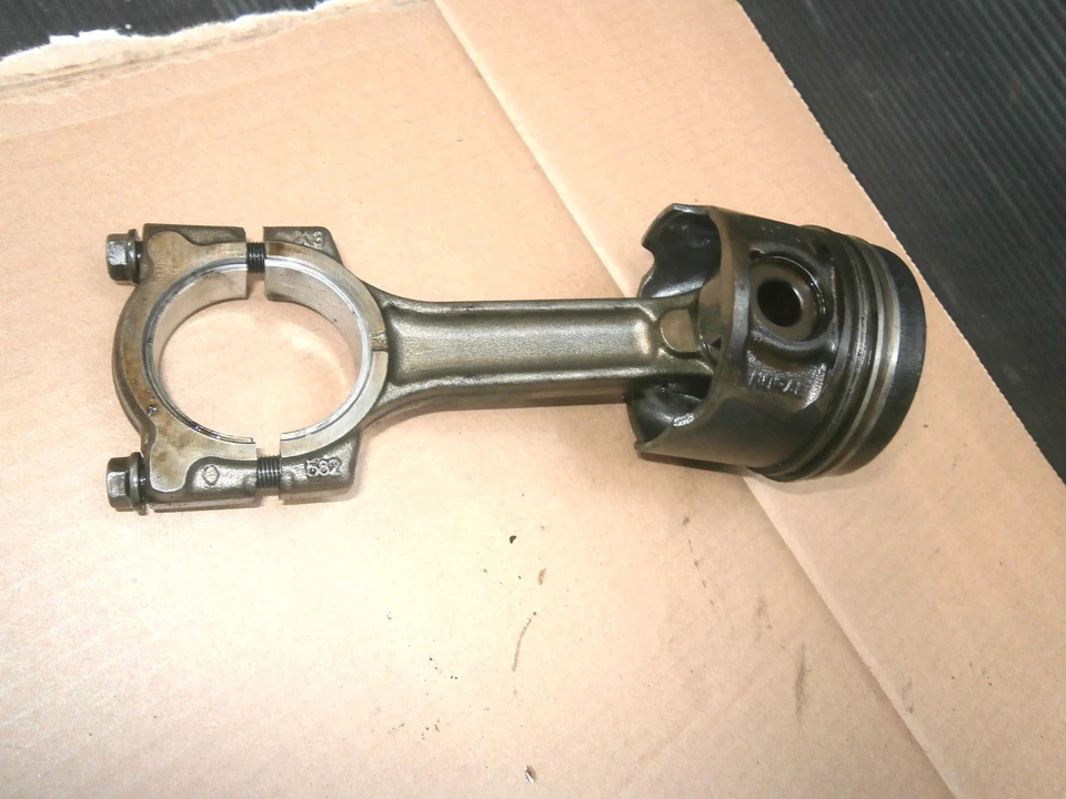 RENAULT MEGANE 2005 1.5 DCI DIESEL PISTON AND CONROD - Imagem 1 de 1