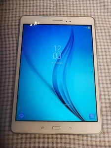 Samsung Galaxy Tab A, SM T550, 16GB, WLAN, 10,5 Zoll - weiß - Bild 1 von 15