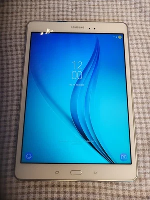 Samsung Galaxy Tab A, SM T550, 16GB, WLAN, 10,5 Zoll - weiß - Bild 1 von 4