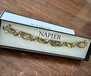 Neu im Karton Napier Armband goldfarben Faux Tigereye & Strass 7 Zoll - Bild 1 von 8