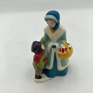 1982 Avon McConnell's Corners Mother & Son Town Shoppers Figurine Christmas - Picture 1 of 6