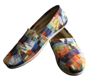 TOMS Wmn 8 klassische bunte Multi Satin Lack Druck Slipper Schuhe - Bild 1 von 4