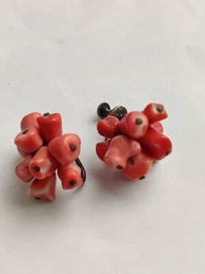 VINTAGE CORAL BRANCH Cluster SCREW BACK EARRINGS - Picture 1 of 5