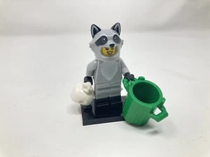 Lego Minifiguren Serie 22 - Nr.  10 Frau im Waschbär-Kostüm - NEU - Bild 1 von 2