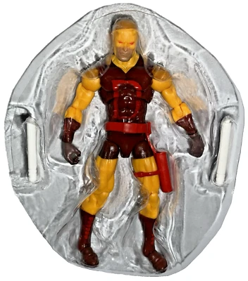 Figura de acción Marvel Legends Series Daredevil 3,75" amarilla y marrón Foto 1 de 4
