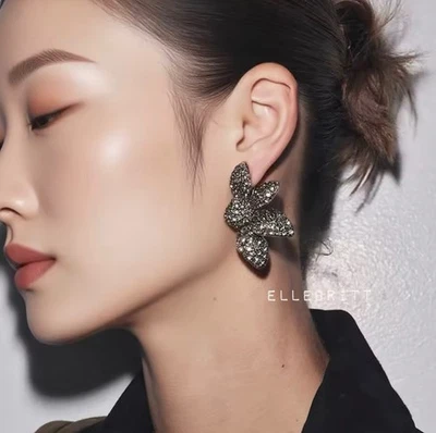 Pendientes llamativos estilo Zara vintage gótico negro estrás flor Foto 1 de 4