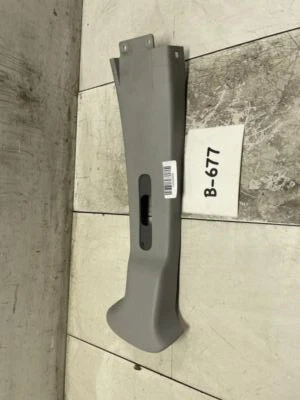 Hyundai Santa Fe 2003 lado izquierdo del conductor centro superior pilar B moldura OEM+ Foto 1 de 4