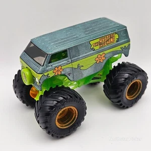 2020 Spin Master Monster Jam Mystery Machine "Reveal the Steel" Series 10 HTF - Picture 1 of 6