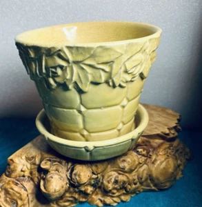 Vintage McCoy yellow Flower Planter Pot Quilted Block w/ Leaves 5" - Picture 1 of 5