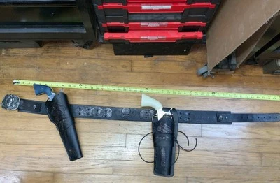 手工制作皮革2枪套腰带 — 第 1/4 张图片