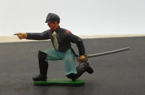 Britains Union Kneeling Pointing Artillery Figure - Picture 1 of 3