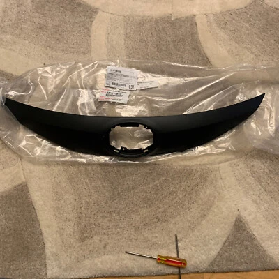 Parrilla superior negra, capó delantero del radiador a rayas para Toyota Sienna 2021 2022 Foto 1 de 3