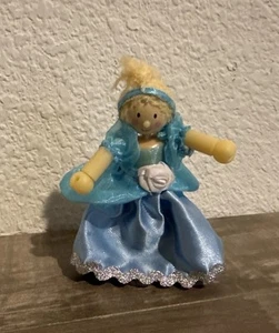 Le Toy Van Principessa Cenerentola Personaggio in Legno Posabile Bambola Racconto Storia - Foto 1 di 6