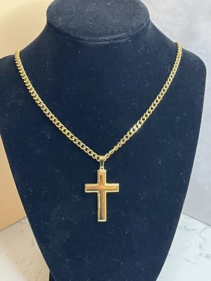 Collar de cadena de eslabones cubanos Blackjack para hombre y colgante de cruz en tono dorado inoxidable Foto 1 de 4