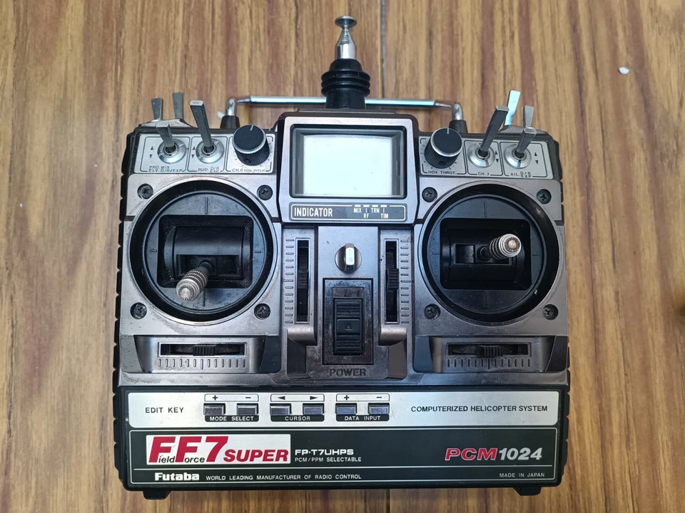 Emisora Futaba FF7 Super Aero/Heli Radio control Foto 1 de 4