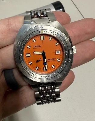 Doxa Sub 300T Sea Hunter 42 MM 35th Anniversary Limited 1/1000 Full Kit Extras - Image 1 of 4