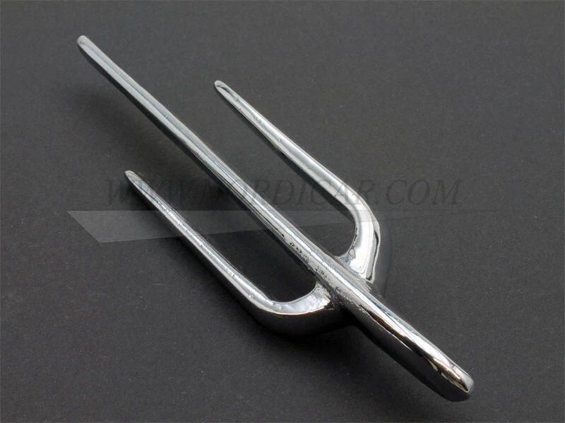 Volvo 94442 Bonnet swallow  444 - Image 1 of 1