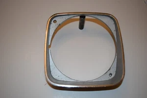 1968 OEM GM BUICK LESABRE WIDCAT ELECTRA LH HEADLIGHT DOOR HEADLIGHT TRIM BEZEL - Foto 1 di 12