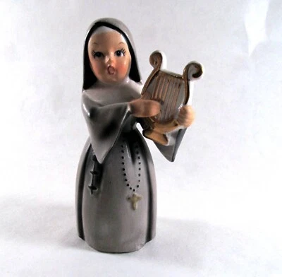 Monja de cerámica vintage 1958 tocando una lira 1958 hecha en Japón CON ETIQUETA Foto 1 de 4