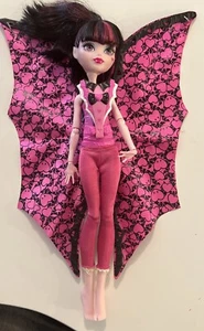 Monster High x Draculaura x Ghoul to Bat Doll W/Wings Clean & Works - Picture 1 of 2