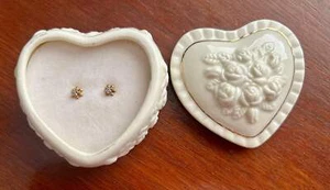 JCM 10k Yellow Gold Diamond Buttercup Stud Earrings in Rose Gift Trinket Box - Picture 1 of 11
