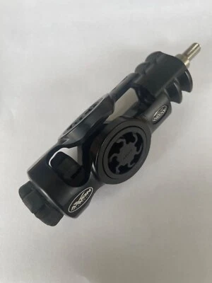 AXION ARCHERY  BLACK 5 INCH  QUAD STABILIZER WITH 4  BLACK  HYBRID  DAMPERS - Image 1 of 2