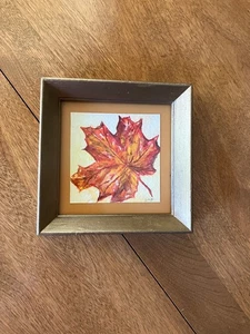 Original Mini 3x3 Aquarell Gemälde, mattiert im 4x4 Vintage Rahmen; Herbstblatt; signiert - Bild 1 von 9