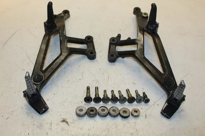 Juego de clavijas reposapiés delanteros Ducati Monster 620 2003 82410241A Foto 1 de 4