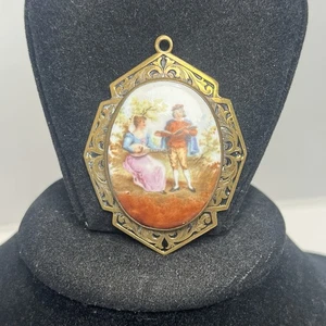 Vintage Victorian Courting Couple Painted Porcelain Cameo Brass Pendant - Picture 1 of 3