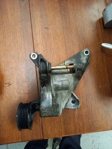 SOPORTE DE MONTAJE Y POLEA ALTERNADOR TURBO Saab B204 93 4904421 - Imagen 1 de 2