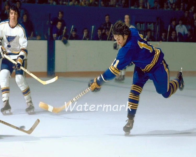 Imagen foto 8 X 10 de la década de 1970 Buffalo Sabres Gilbert Perreault Slap Shot Foto 1 de 1