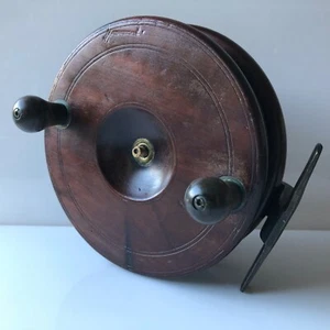 A W Gamage Ltd, Holborn E.C. Walnut & Brass Boat Fishing Reel - Picture 1 of 24