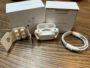 Apple Pro (2nd Generation) with MagSafe Wireless Charging Case - White US ship - Picture 1 of 5