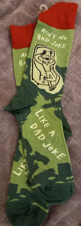 Blue Q Crew Socks Men's One SizeCombed Cotton Green Ain't No Bad Joke Like a Dad - Image 1 of 2
