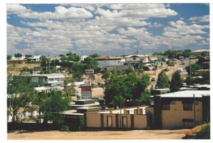 OLD POSTCARD Cooper Pedy SA Looking towards town centre nd.c.1990's - Bild 1 von 1