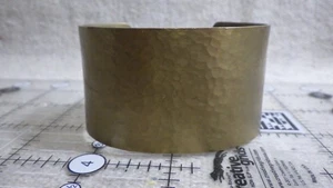 Bracciale vintage ottone martellato 1,5"W 5 5/8 interno w 1 3/8 adatto 7" facile - Foto 1 di 5